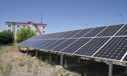 بازدید جمعی از اعضای هیات مدیره سازمان از سایت انرژیهای نو شرکت برق منطقه ای زنجان